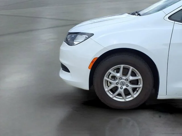 Used 2023  Chrysler LX image 20