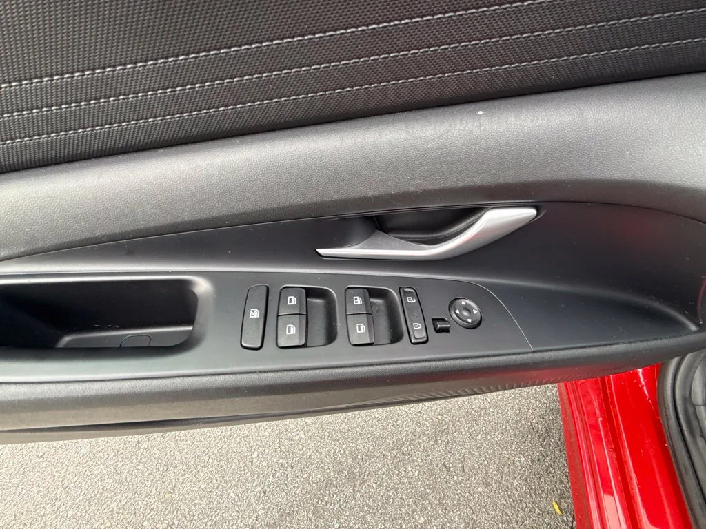 Used 2023 Red Hyundai SE image 10
