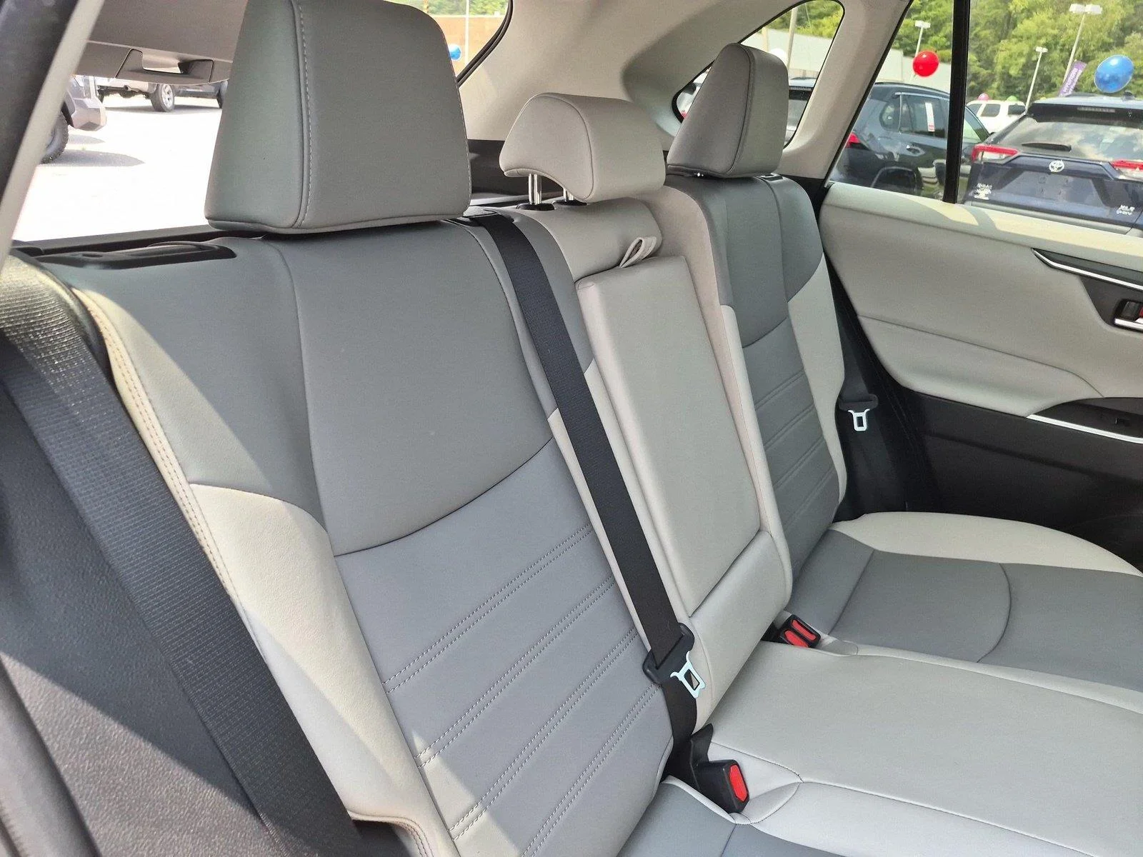 Used 2023 Wind Chill Pearl Toyota XLE Premium image 36