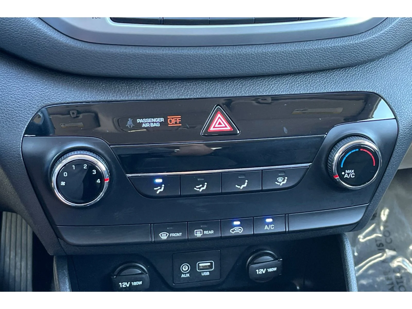 Used 2016 Ash Black Hyundai SE image 27