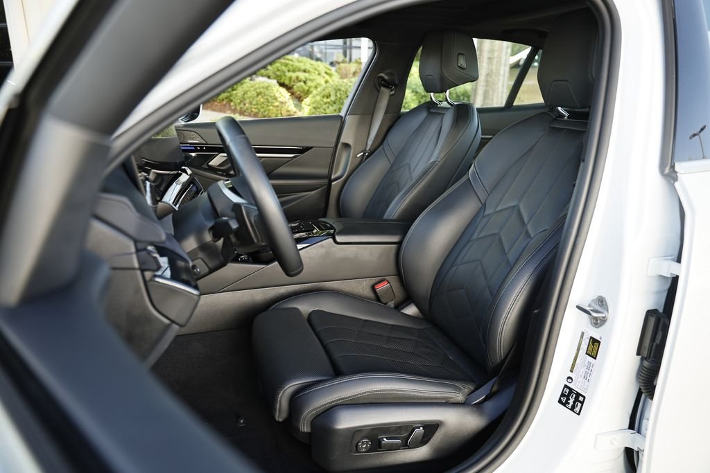 2025 BMW 5 Series 530i - Photo 21