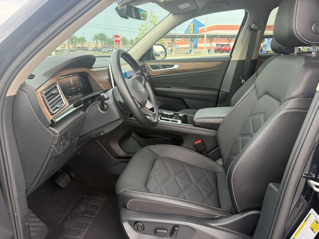 2025 Volkswagen Atlas SE w/Tech - Photo 16