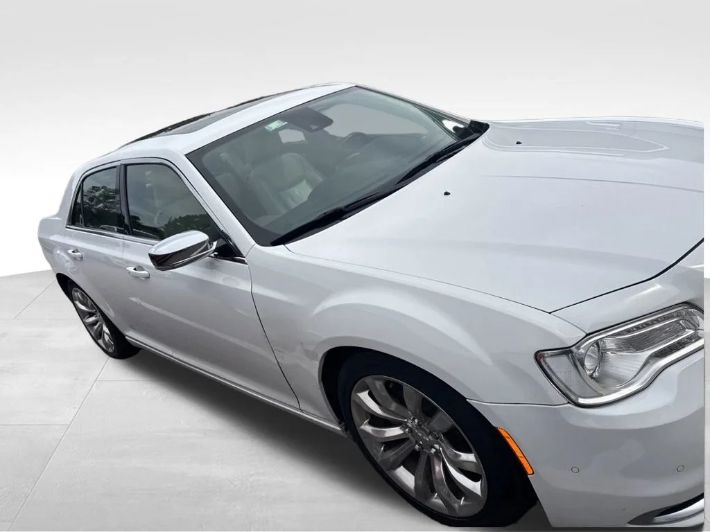 Used 2021 White Chrysler Touring image 3