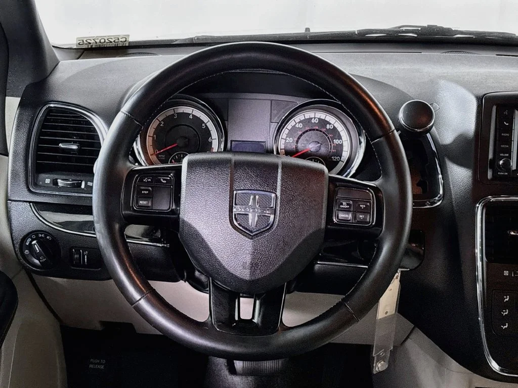 Used 2019 Silver Dodge SXT image 13