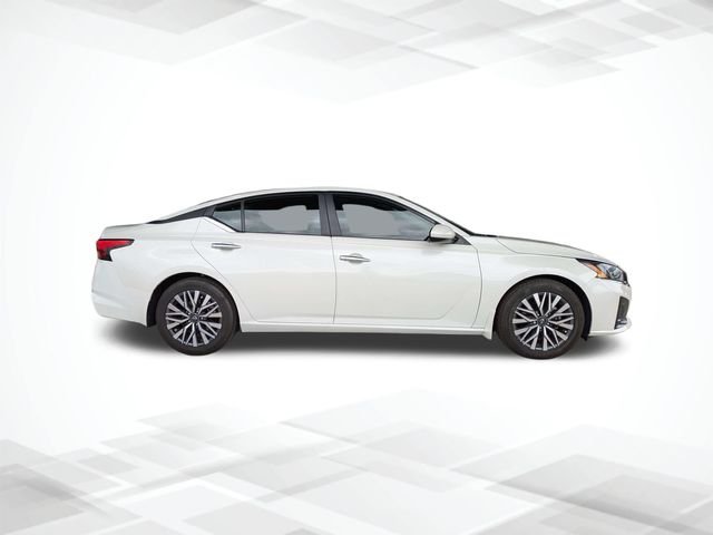 Used 2023 White Nissan 2.5 SV image 3