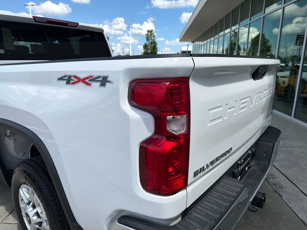 Used 2025 White Chevrolet LT image 16