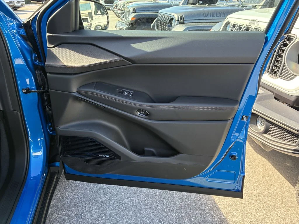 New 2026 Hydro Blue Pearl-Coat Exterior Paint Jeep Limited image 32