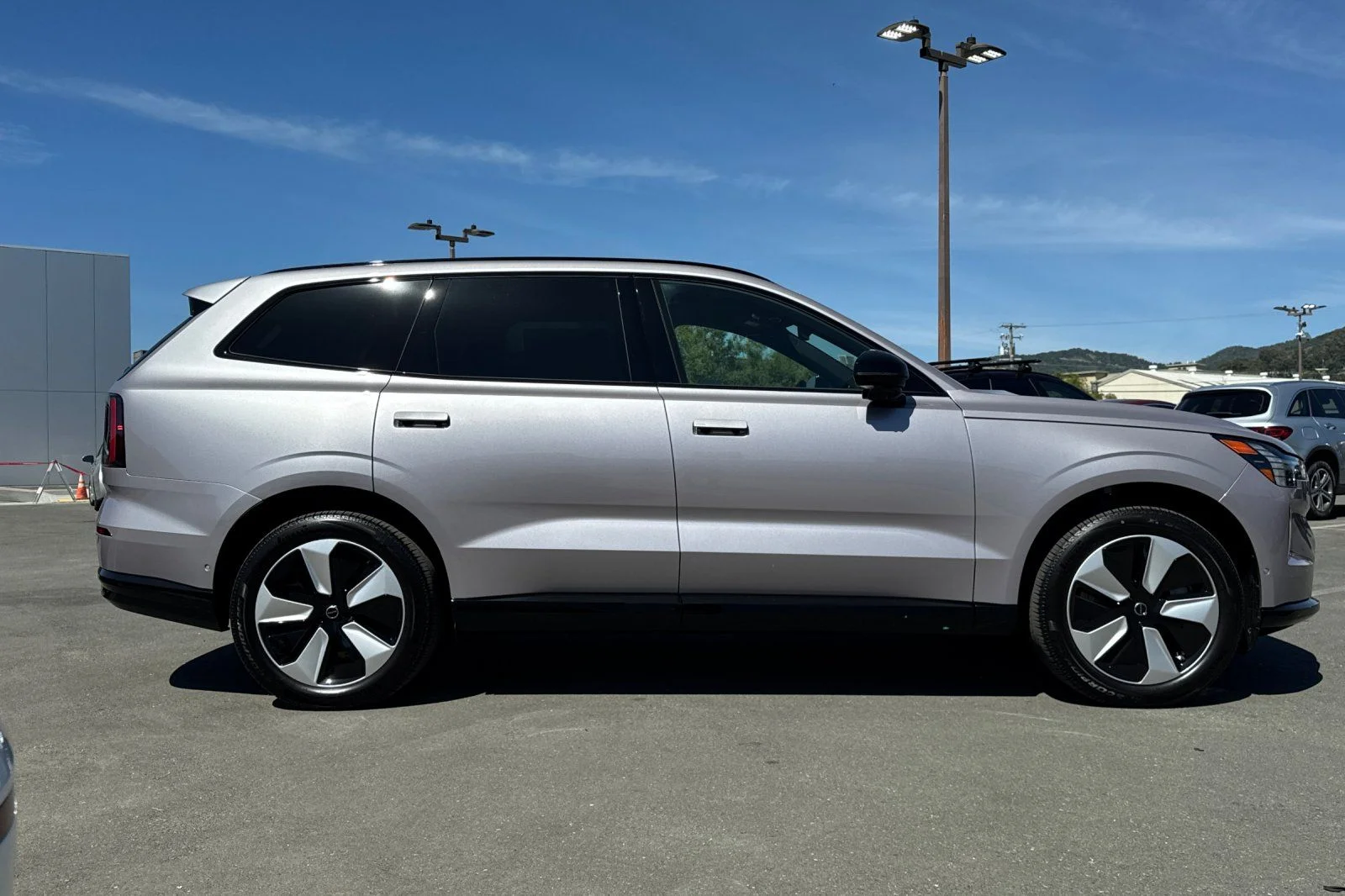 Used 2026 Aurora Silver Volvo Single Motor Plus 7-Seater image 8