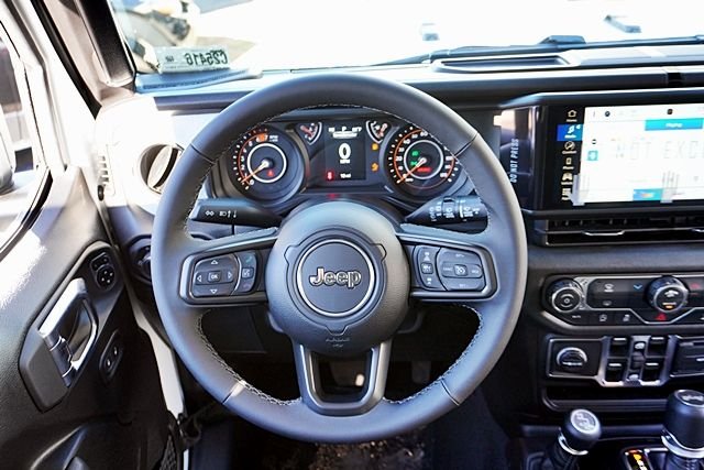 New 2026 Bright White Clear-Coat Exterior Paint Jeep Sport S image 25