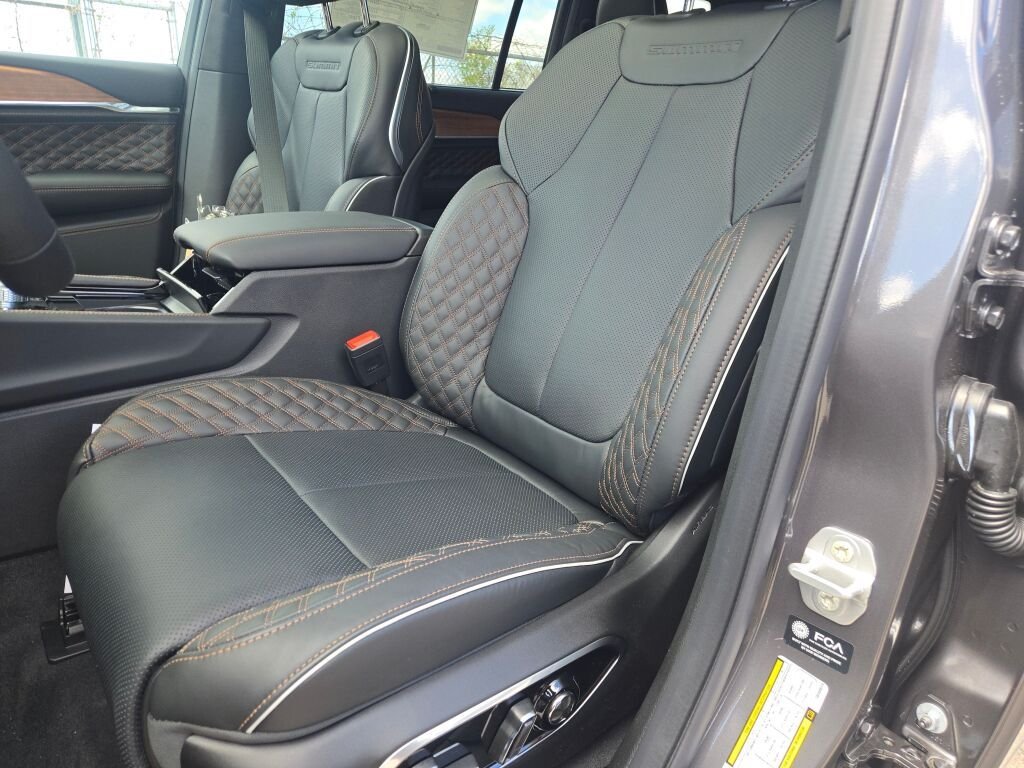 New 2026 Baltic Gray Metallic Clear-Coat Exterior Paint Jeep Summit image 25