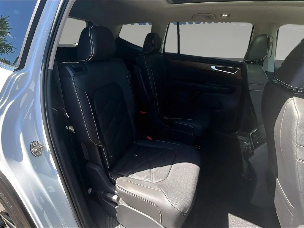 New 2026 White/off-white Volkswagen 2.0T SE w/Technology image 12