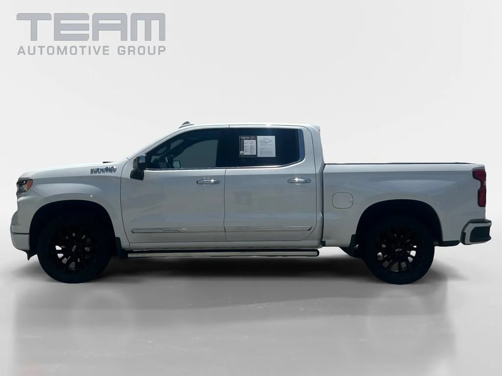 Used 2023 Iridescent Pearl Tricoat Chevrolet High Country image 4
