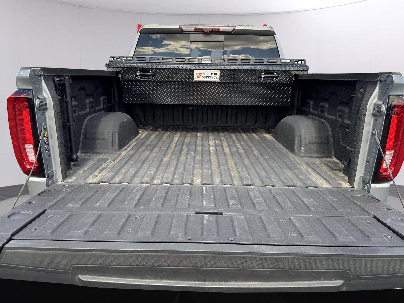 Used 2023 STERLING METALLIC GMC Denali Ultimate image 39