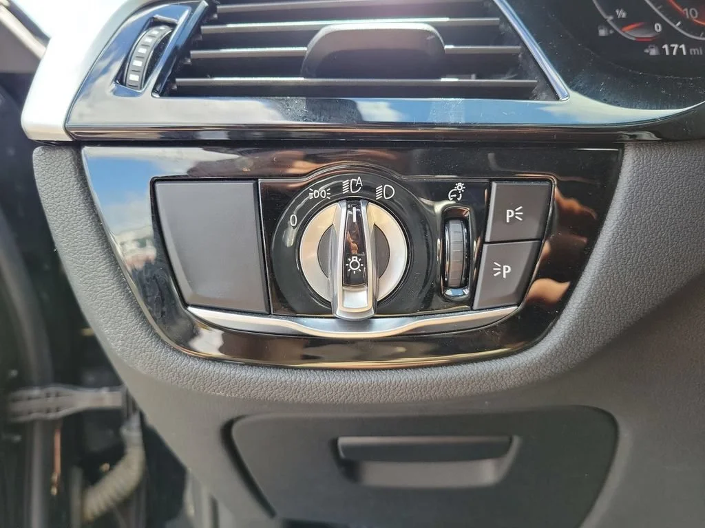 Used 2023 Black BMW i image 17