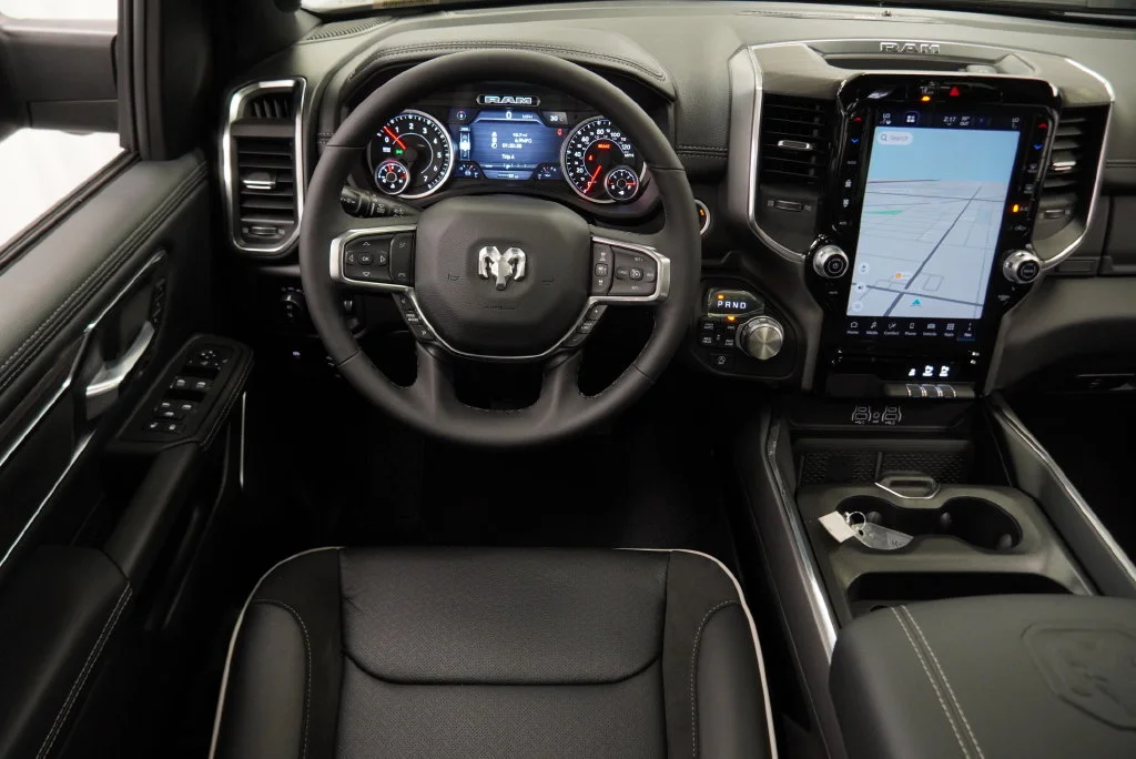 New 2027 Diamond Black Crystal Pearl-Coat Exterior Paint RAM Laramie image 20