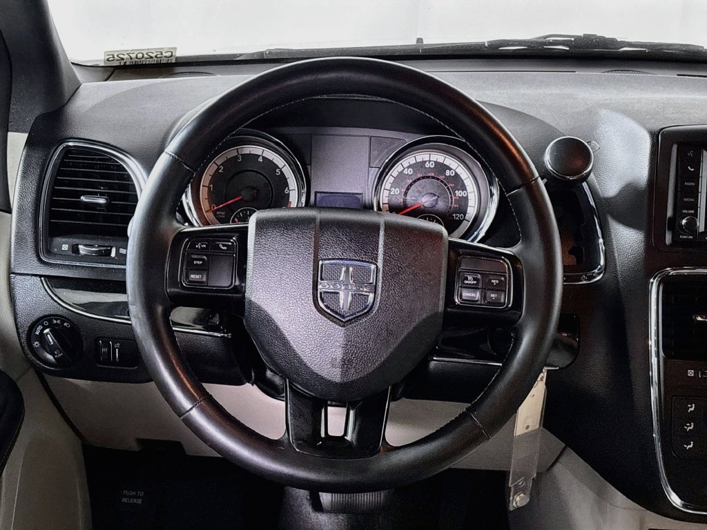Used 2019 Silver Dodge SXT image 13
