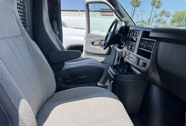 2025 Chevrolet Express Cargo Work Van - Photo 16