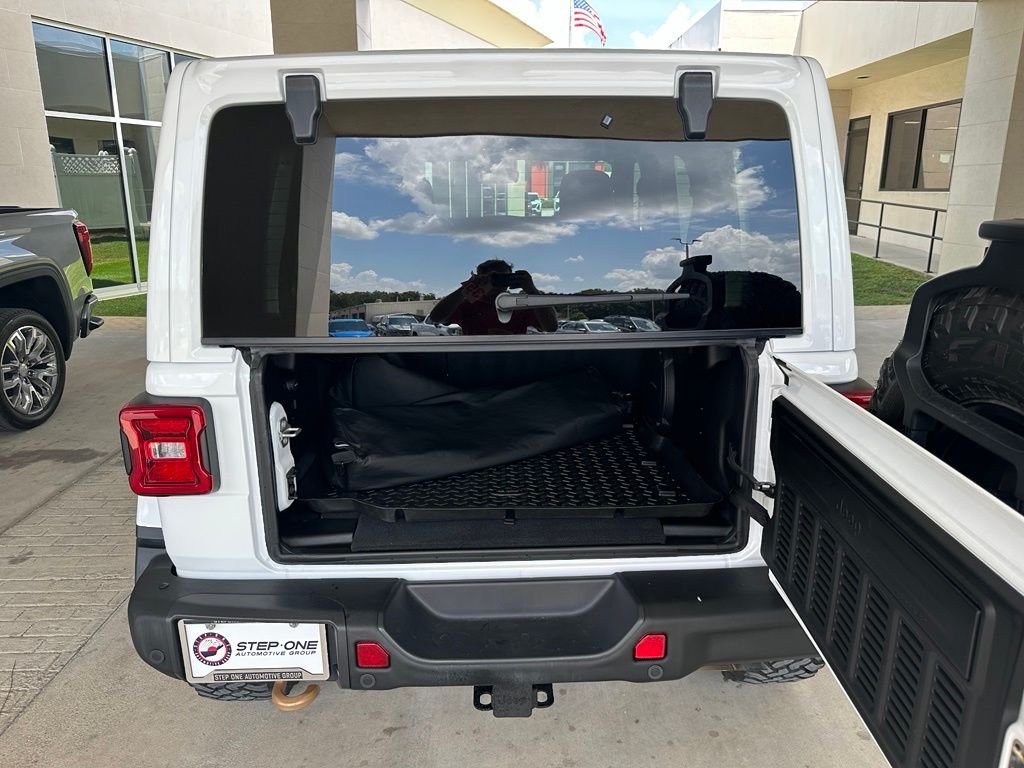 Used 2022 White Jeep Unlimited Rubicon 392 image 30