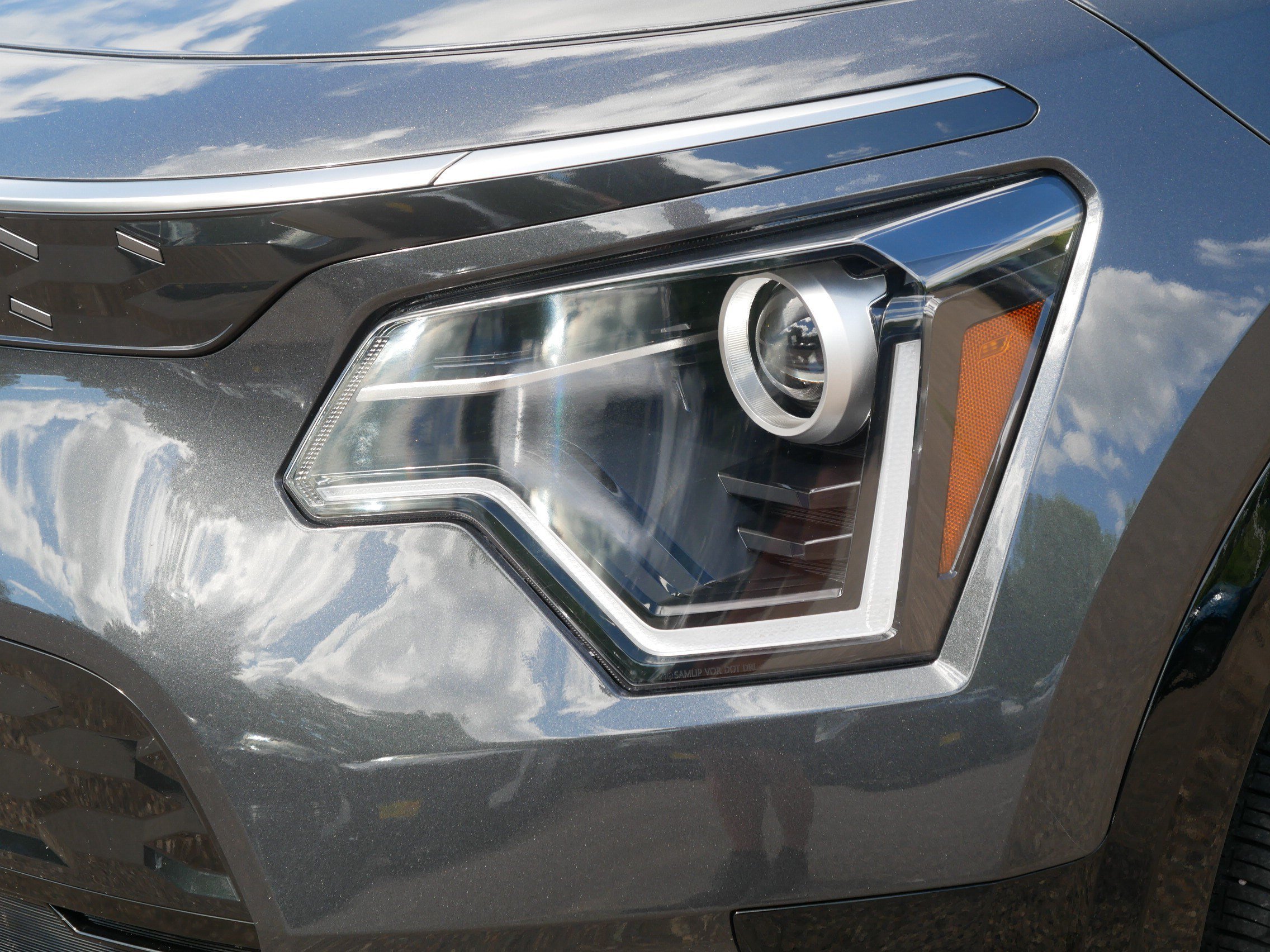 Used 2024 Graphite Gray Kia Wind image 16