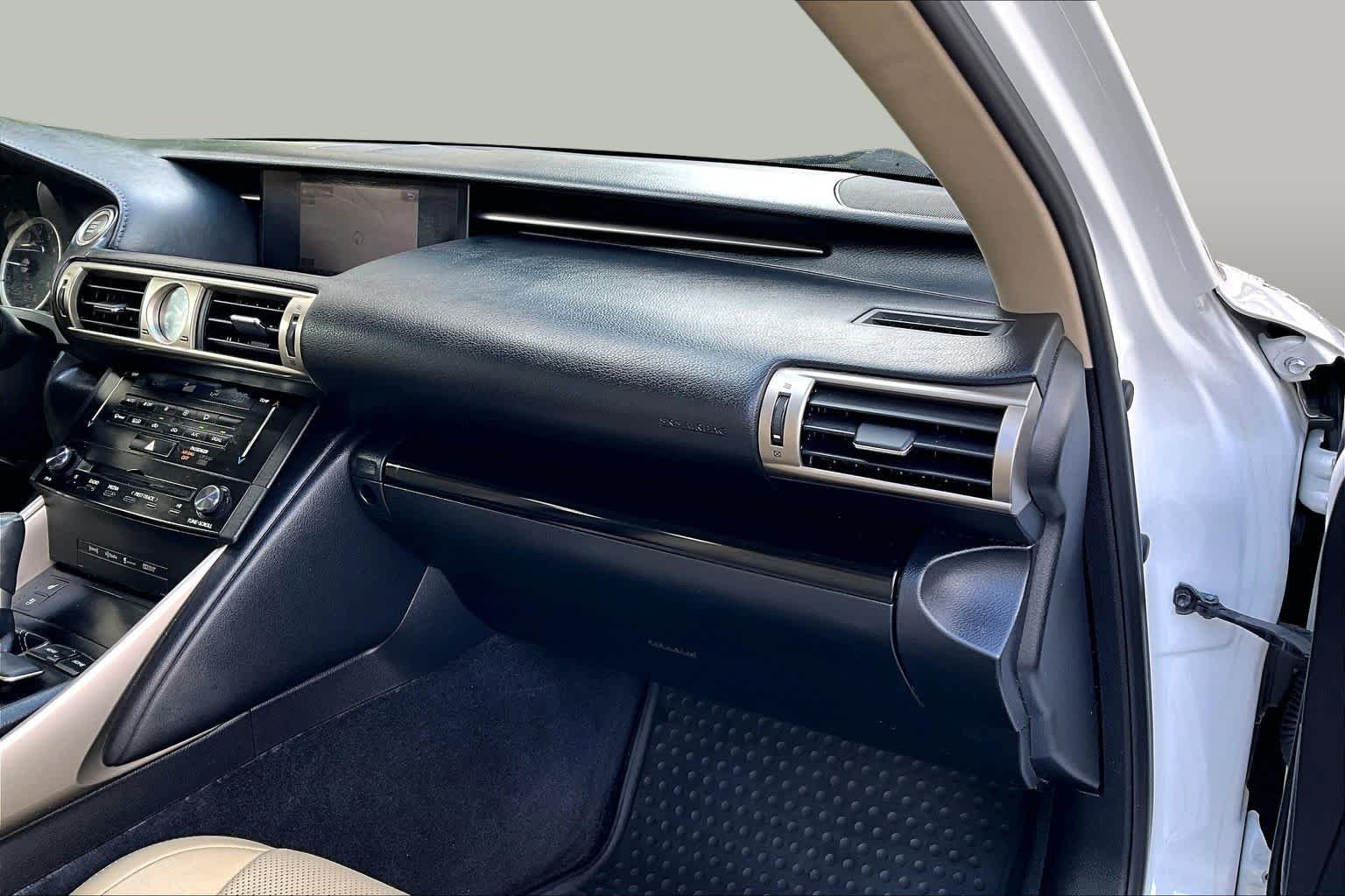 Used 2014 Starfire Pearl Lexus  image 19