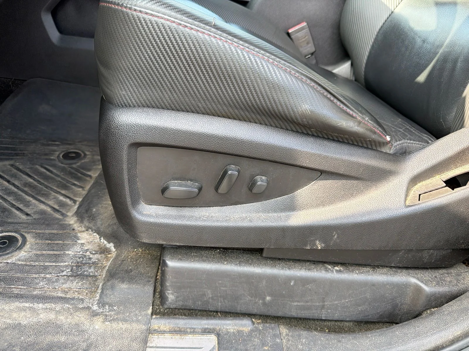 Used 2017 Black GMC SLT image 13