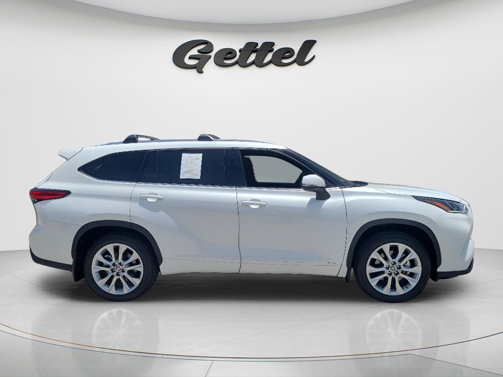 Used 2022 Beige Toyota Limited image 4