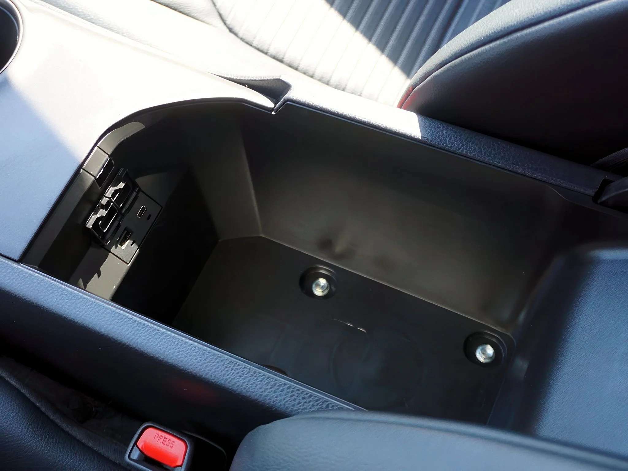 2021 Toyota Camry SE - Photo 27