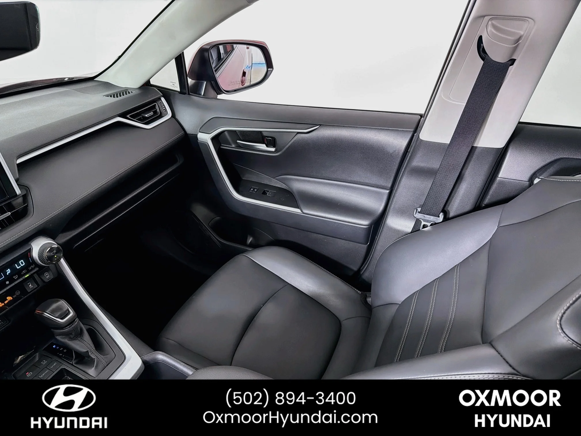 Used 2025 Ruby Flare Pearl Toyota XLE Premium image 24