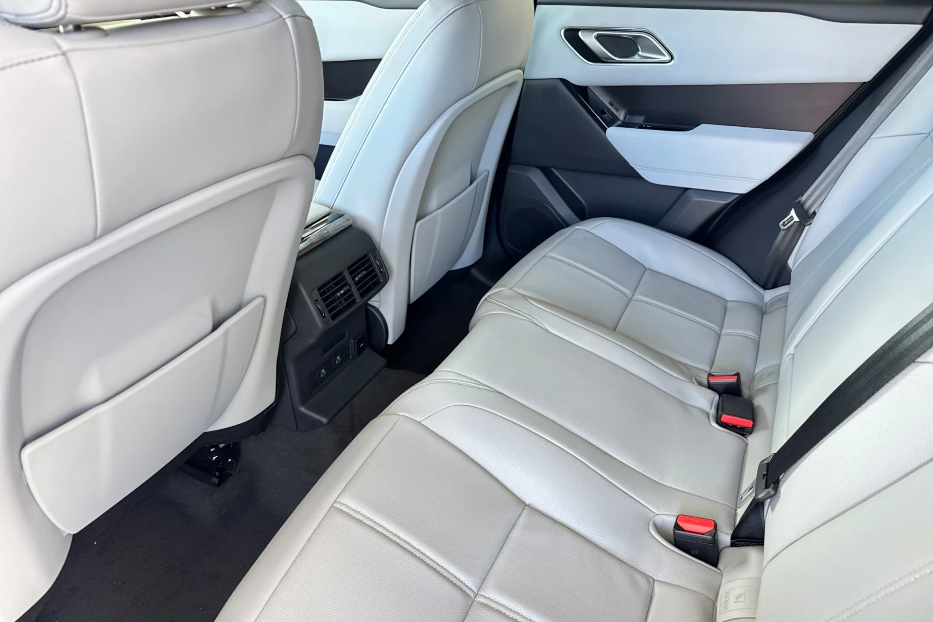 New 2026 Giola Green Land Rover Belgravia Edition image 4