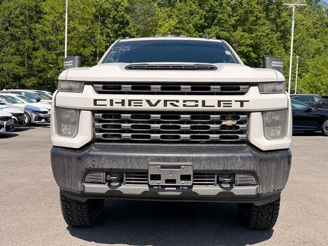Used 2023 White Chevrolet Custom image 21