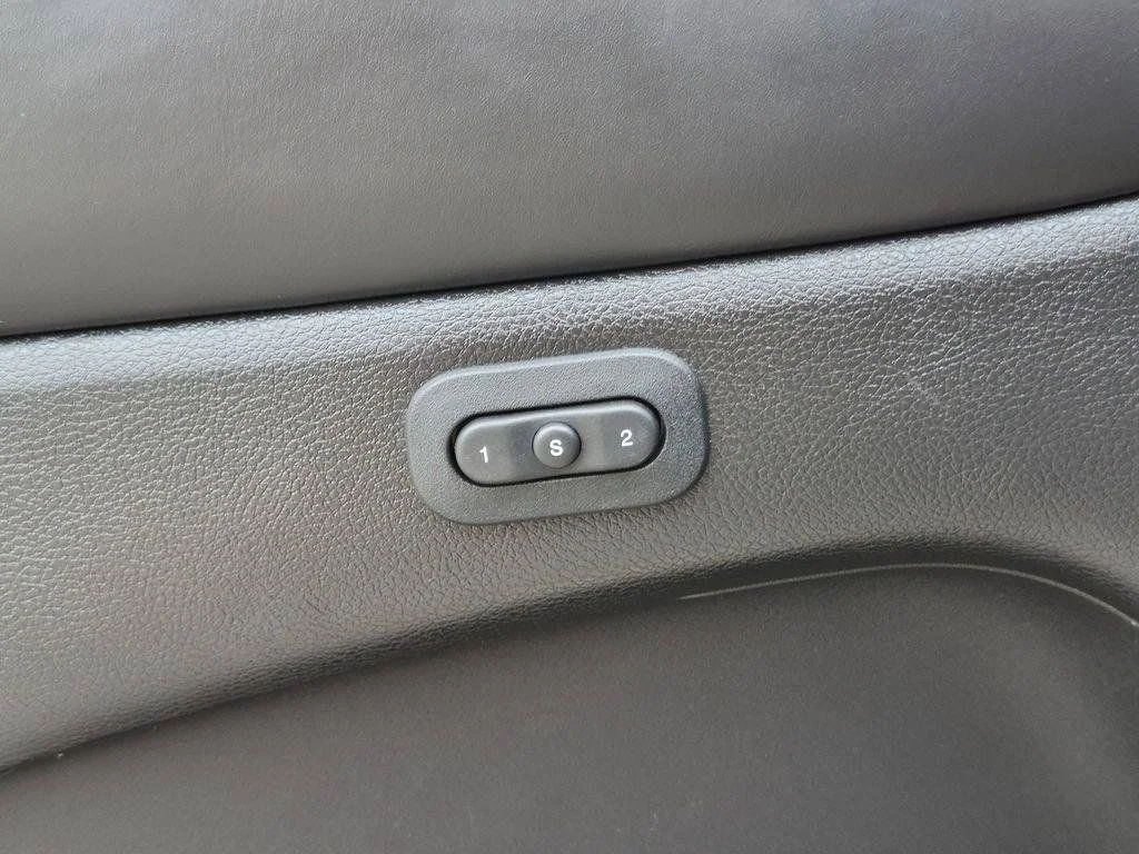 Used 2017 Black Jeep Overland image 13