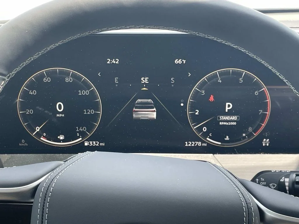 Used 2025 White INFINITI SENSORY image 28