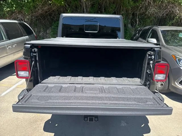 Used 2022 Black Clearcoat Jeep Overland image 12
