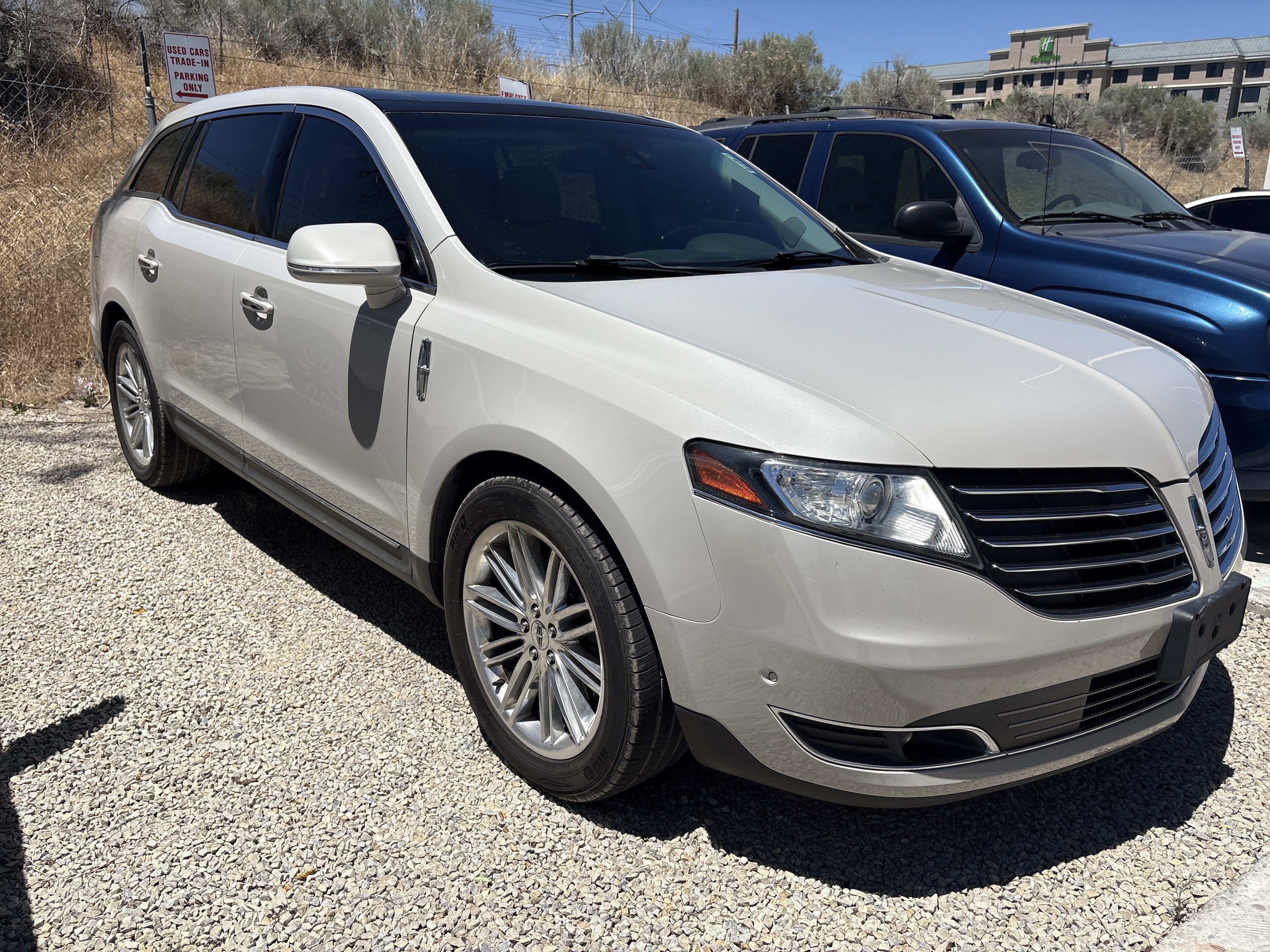Used 2019 White Lincoln Reserve image 2