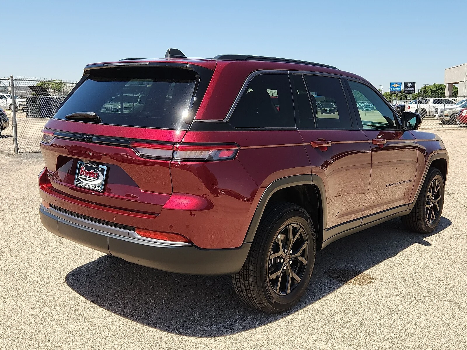 New 2026 Velvet Red Pearl-Coat  Paint Jeep LAREDO ALTITUDE 4X4 image 4