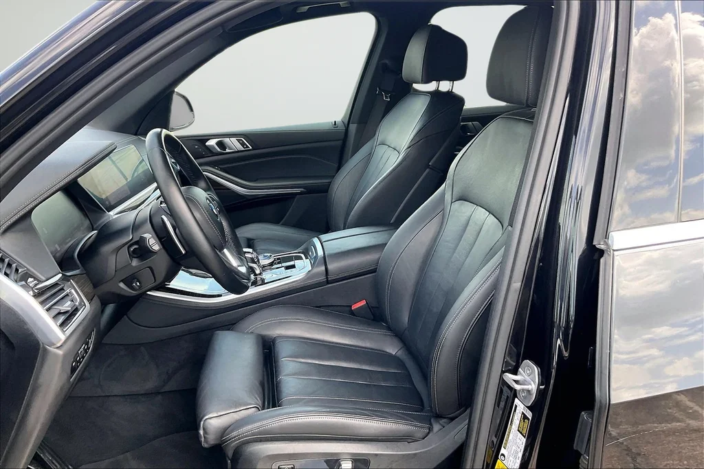 Used 2020 Black BMW sDrive40i image 13