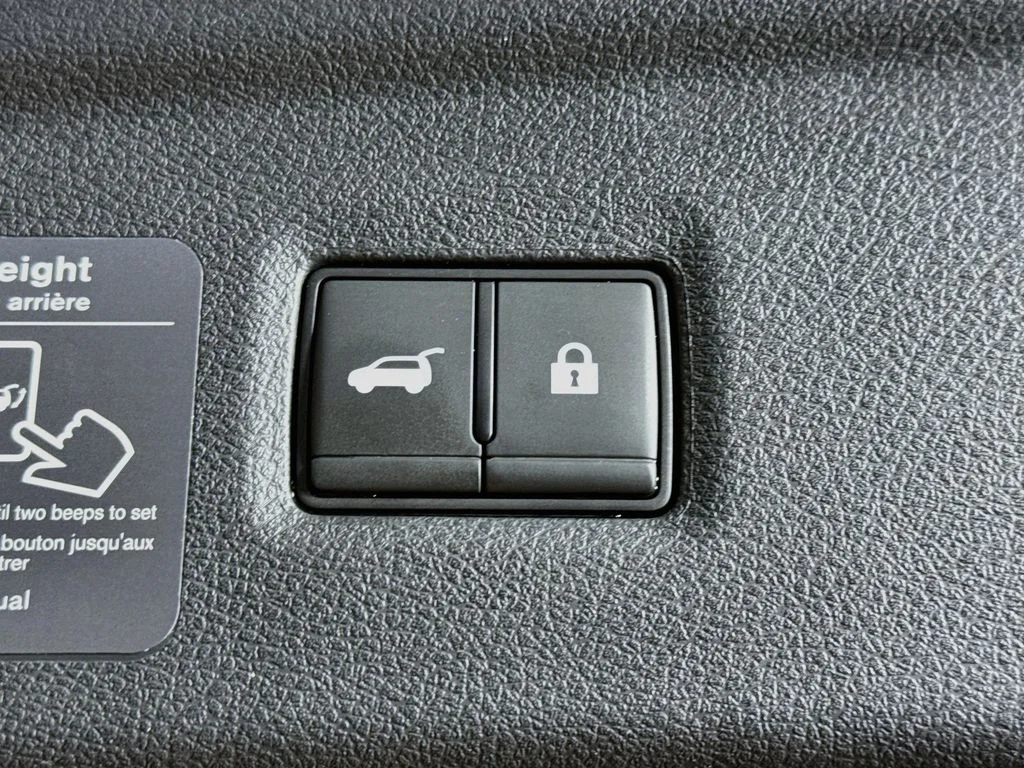 Certified Used 2023 White INFINITI LUXE image 36