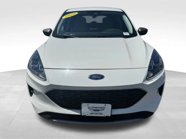 Used 2022 White Ford SE image 2