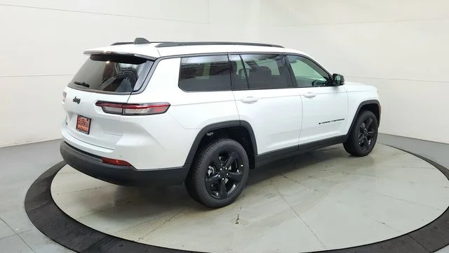 New 2026 Bright White Clear-Coat Exterior Paint Jeep Limited image 10