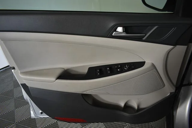 Used 2017 Silver Hyundai Sport image 26