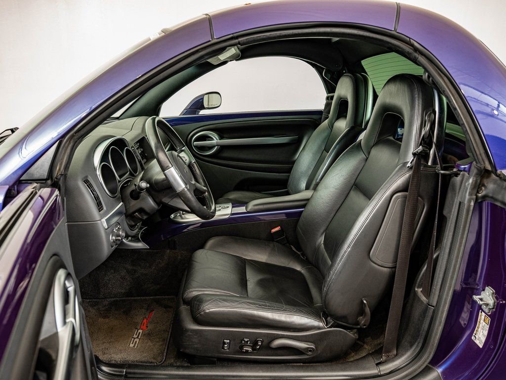 Used 2004 Ultra Violet Metallic Chevrolet  image 33