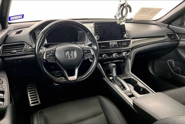 Used 2021  Honda Sport image 2