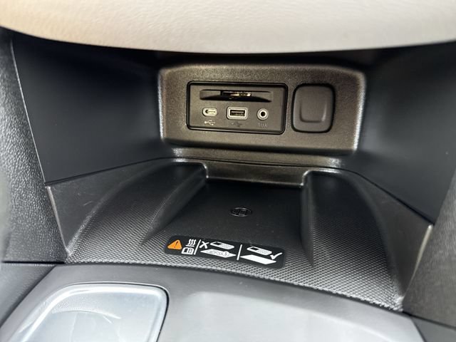 Used 2020 IRIDESCENT PEARL TRICOAT Chevrolet Premier image 30