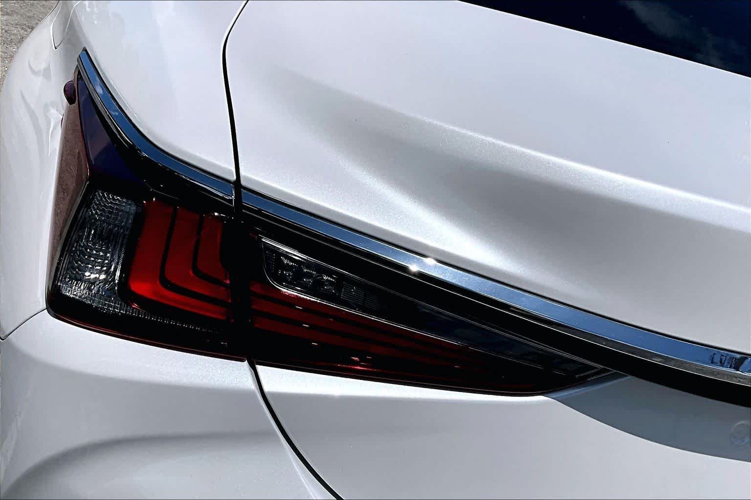 Used 2024 Eminent White Pearl Lexus  image 29