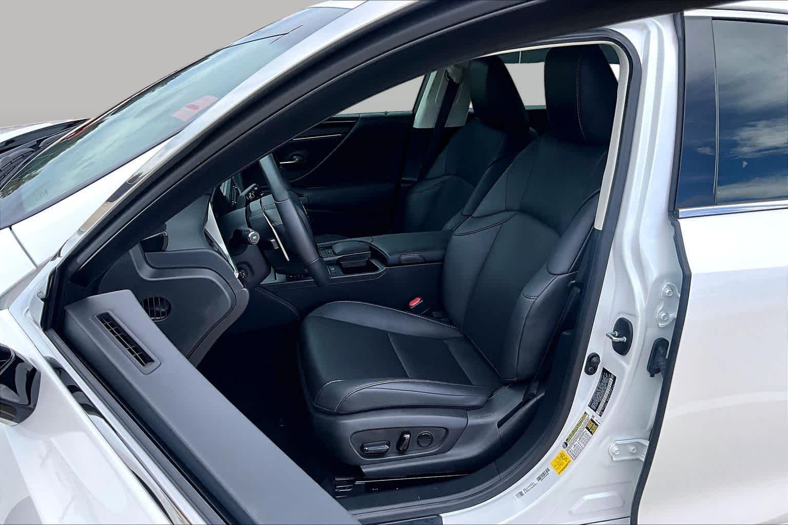 Used 2020 Eminent White Pearl Lexus  image 8