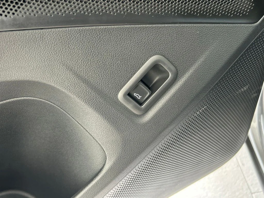 2026 Volkswagen Tiguan SE - Photo 15
