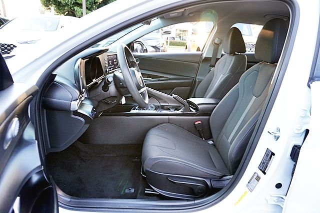 Used 2021 Gray Hyundai SE image 12