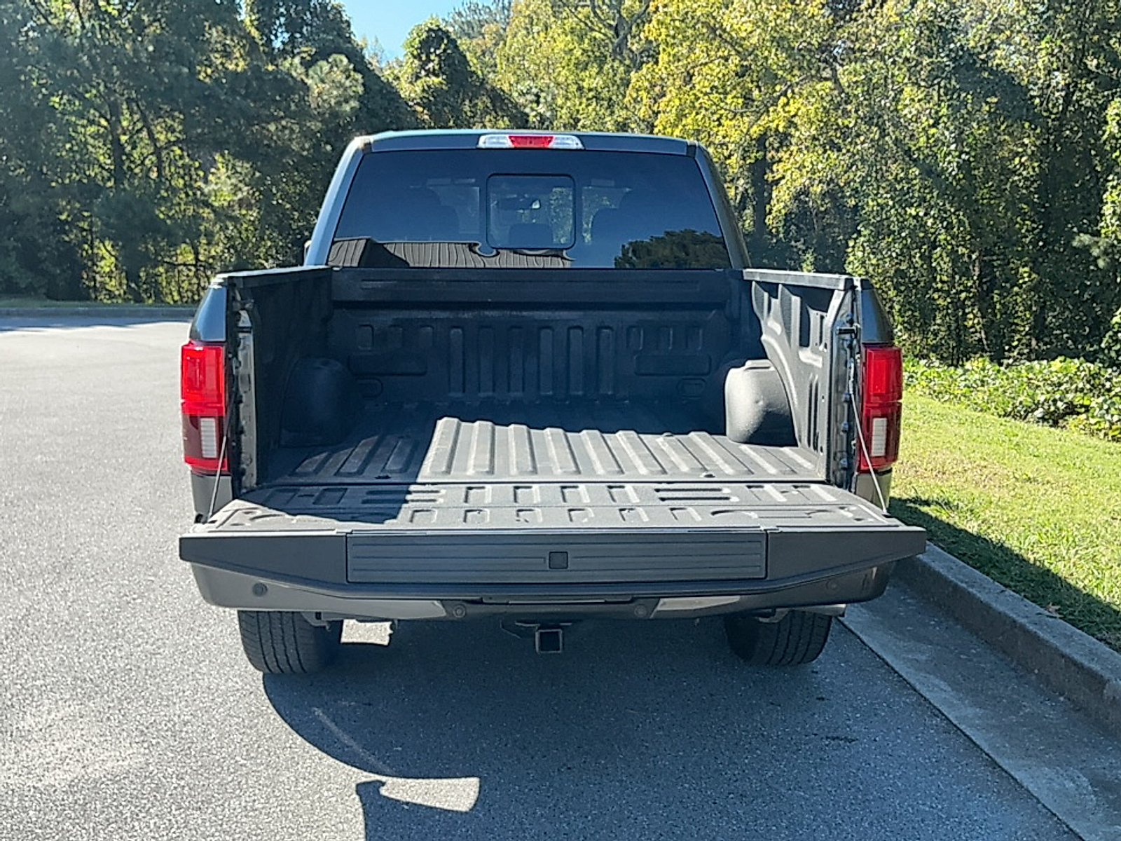 Used 2018 Magnetic Metallic Ford XLT image 25