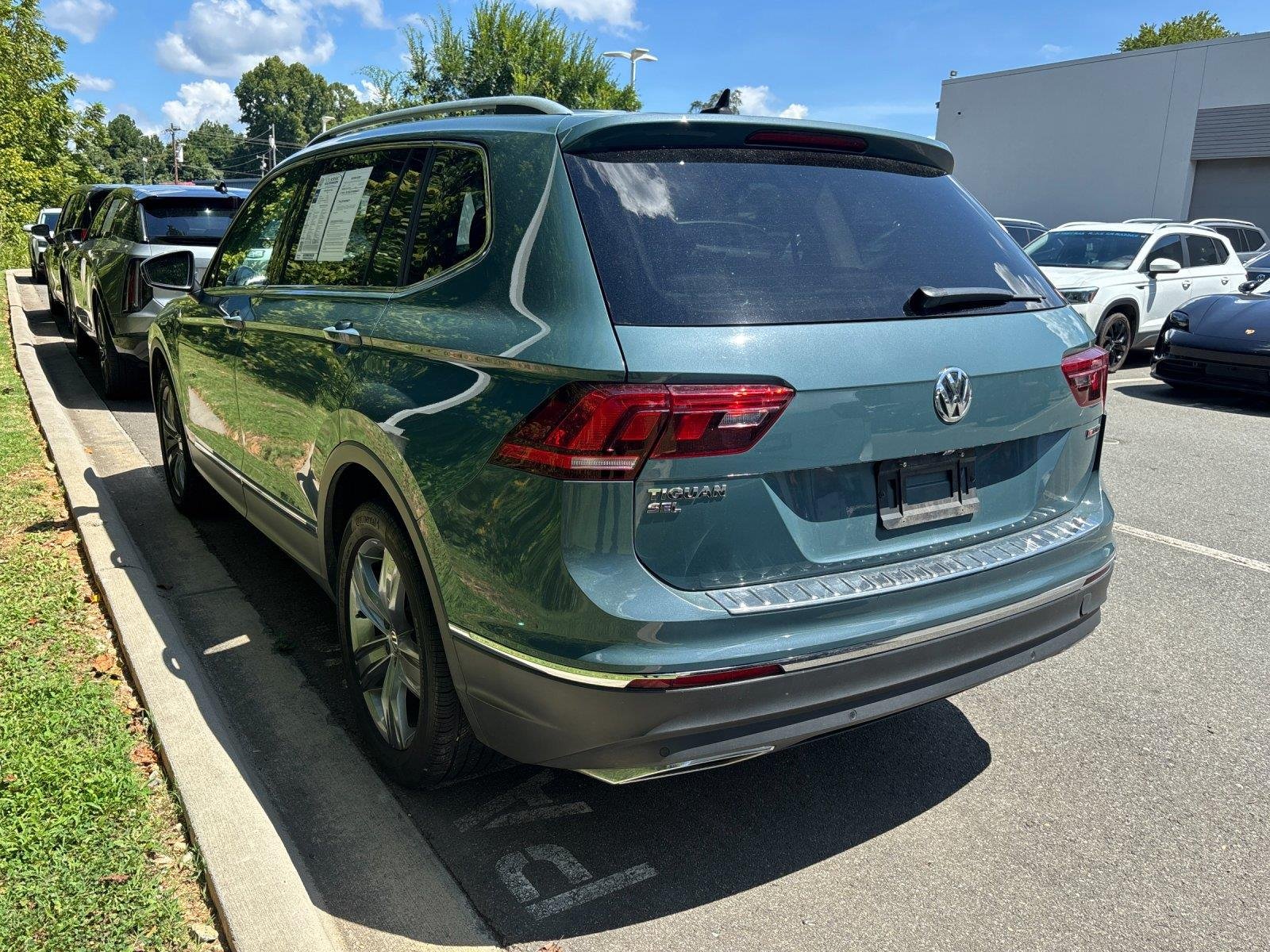 Used 2020 Silk Blue Metallic Volkswagen SEL image 3