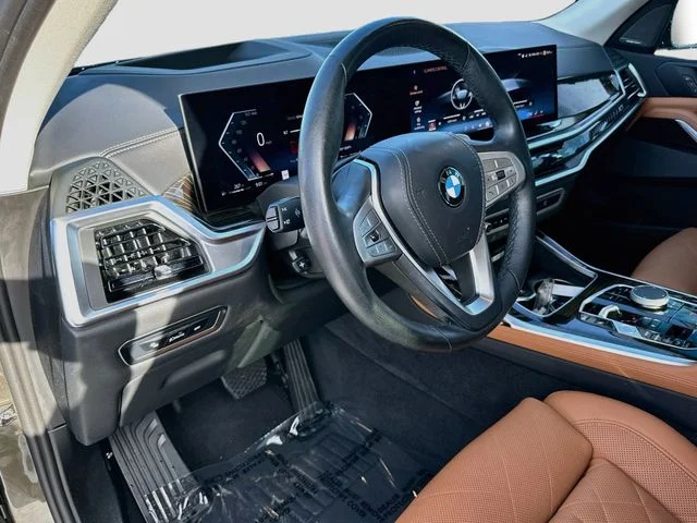 Used 2025 Green BMW xDrive40i image 9